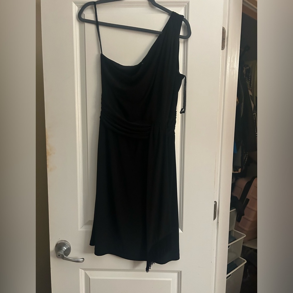 One aholulder dress